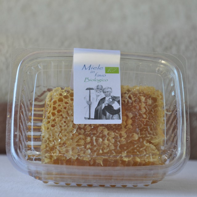 Organic wildflower honeycomb